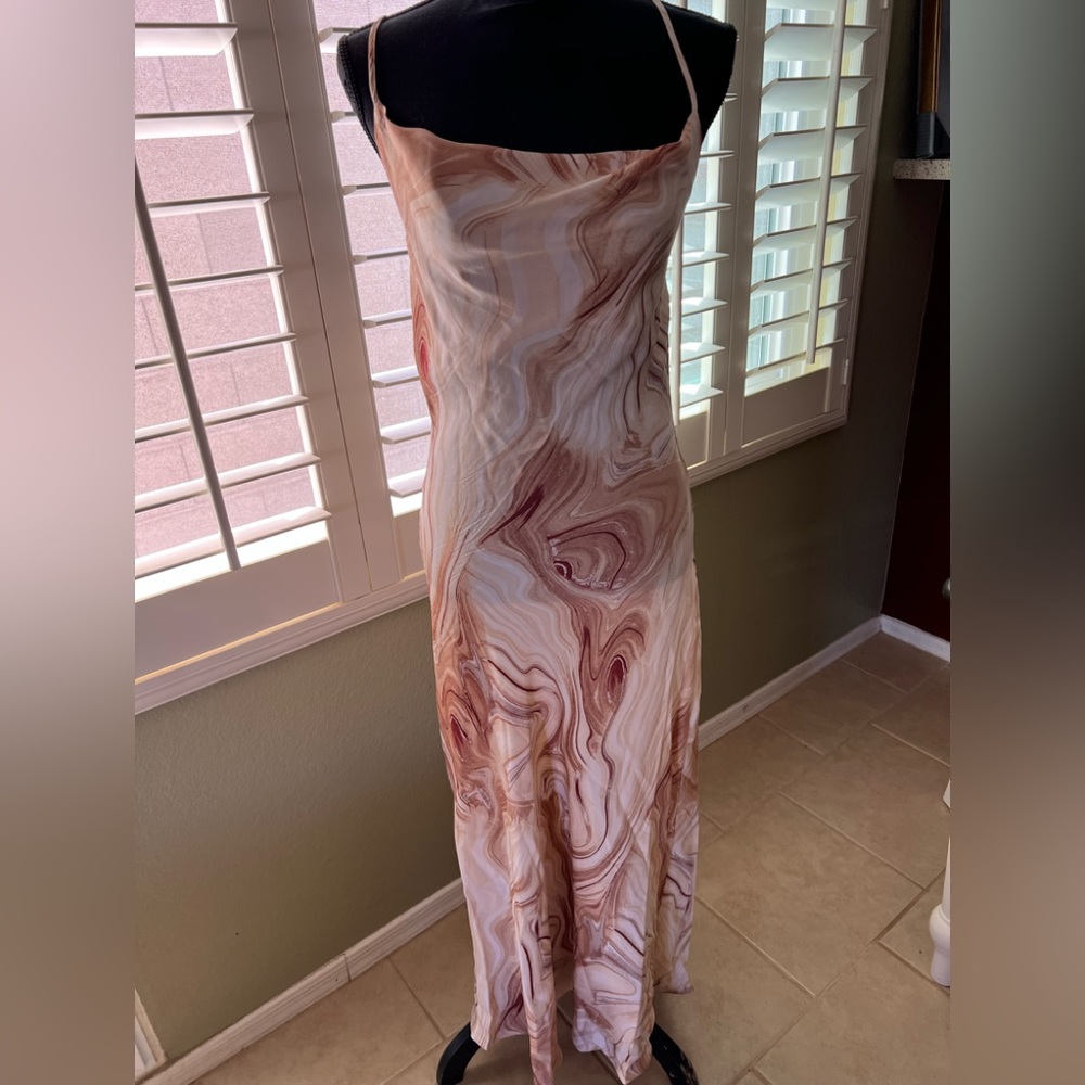 Backless dress